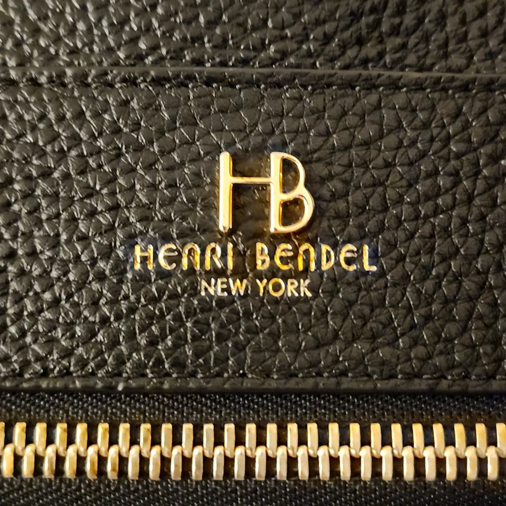 Henri Bendel Messenger/Computer Bag w/HB Wristlet